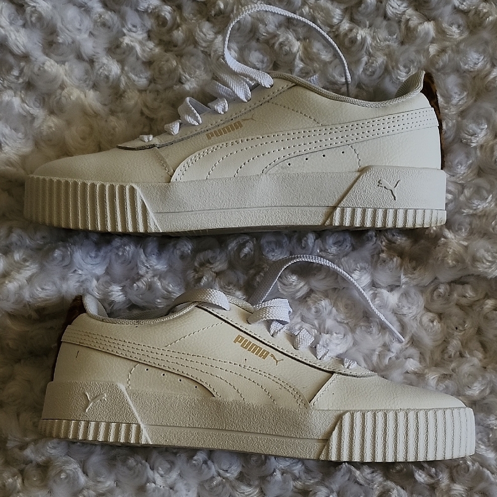 Puma off-white Sneakers
